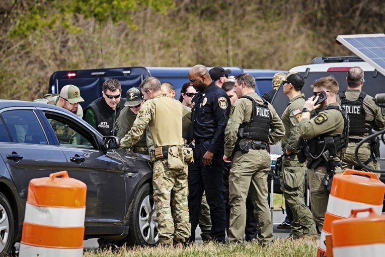 Upao u sjedište CIA-e i uperio si pištolj u glavu. Predao se nakon nekoliko sati