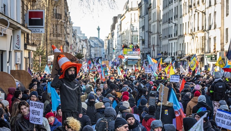VIDEO Stotine tisuća Francuza na ulicama, protive se radu do 64. godine