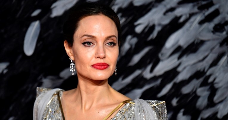 Angelina Jolie pokazala kćeri Zaharu i Shiloh, skupile su preko milijun i pol lajkova