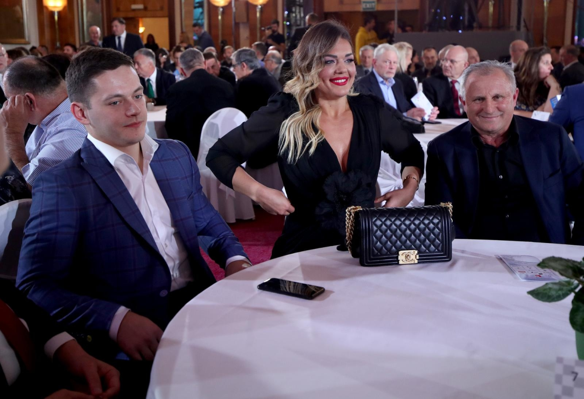 Sandra Perković na dodjelu nagrada HOO-a stigla s torbicom od 30.000 kuna