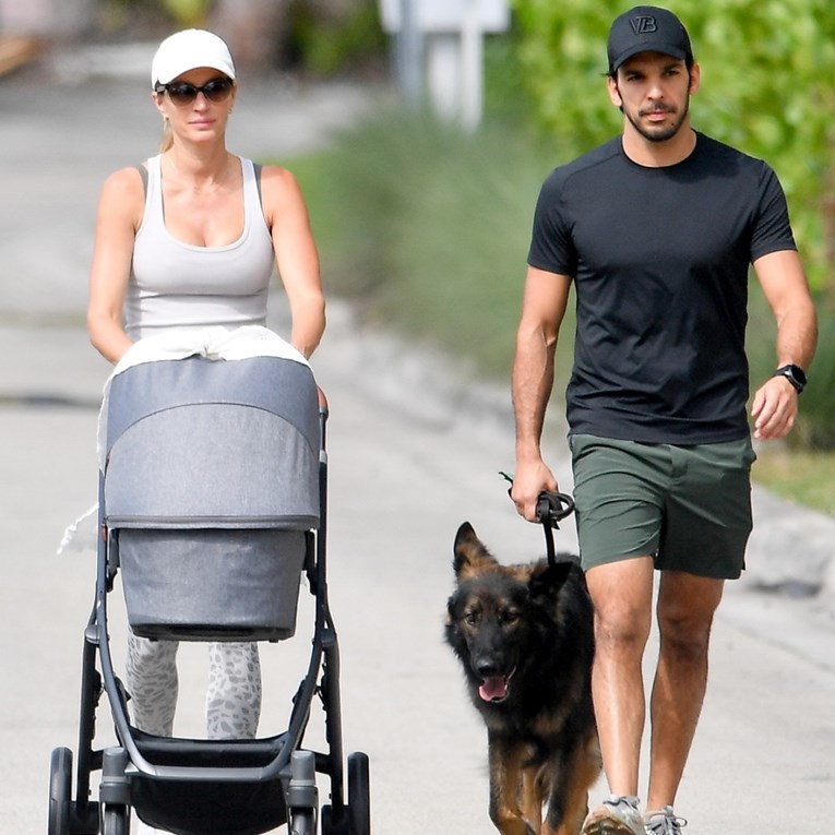 FOTO Gisele Bundchen snimljena u šetnji s partnerom i jednomjesečnim sinom