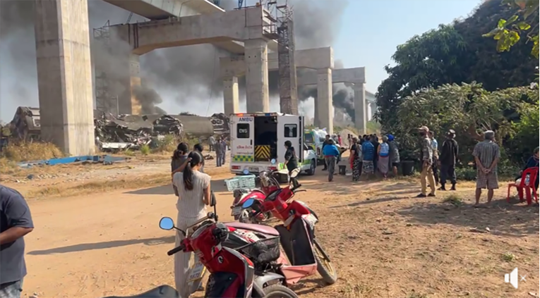 Najmanje 12 mrtvih na Tajlandu: Dizalica pala na vlak, broj žrtava bi mogao rasti