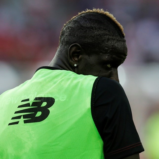Bivši igrač PSG-a i Liverpoola potpuno poludio na treningu, trenera bacio na tlo