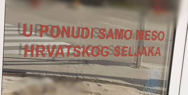 Ljudi se ne prestaju rugati bizarnom natpisu s izloga u Dalmaciji: "Domaći kanibali"