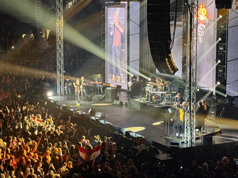 VIDEO Thompson u Zadru poveo Bojnu Čavoglave uz "Za dom spremni"