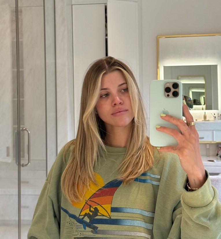 Sofia Richie pokazala novu boju kose, ali svi su gledali u nokte