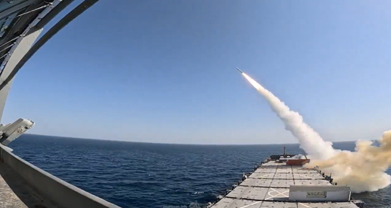 Iranski ratni brod naoružan dronovima i raketama prvi put prešao ekvator