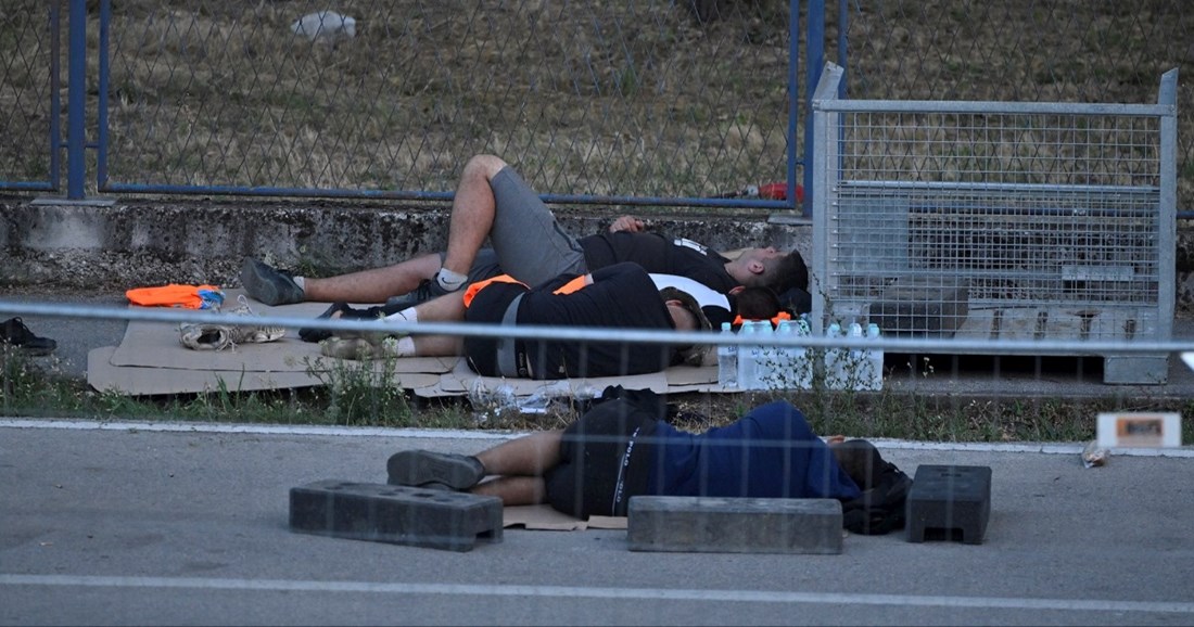 Neki Thompsonovi fanovi sinoć su prespavali na Hipodromu i Bundeku