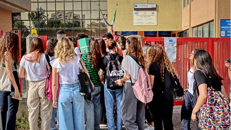 Italija u škole vraća Mussolinijev zakon. Moći će rušiti učenike na temelju vladanja