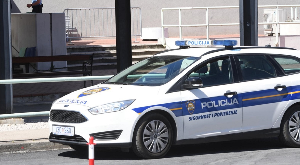 Uhićen Crnogorac koji je vozio ilegalne migrante iz Rijeke u Sloveniju za 1000 eura