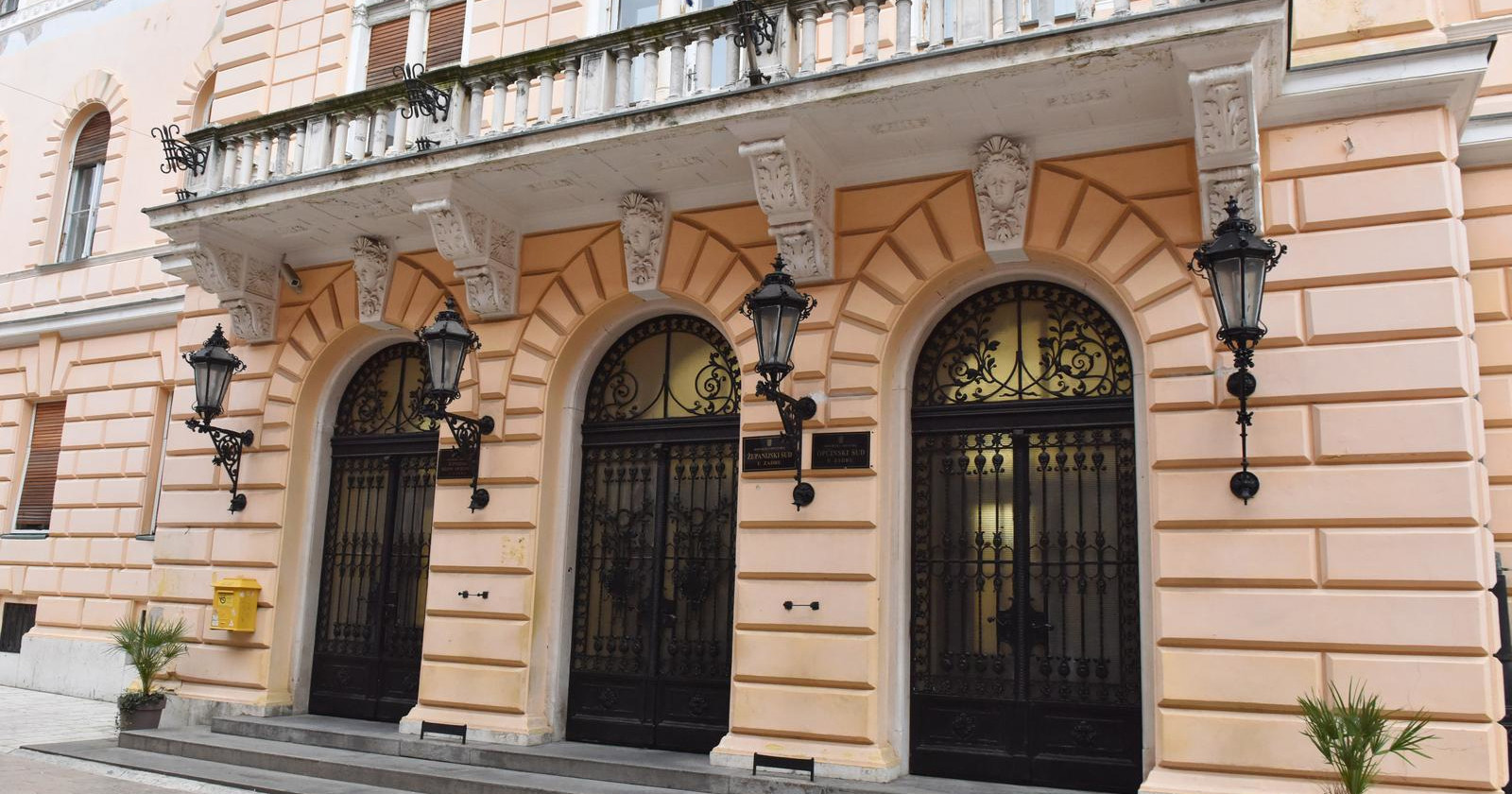 Napad u zadarskoj školi. Majka udarila ravnateljicu zbog zaključne ocjene sina