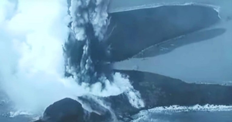 VIDEO Snimljen trenutak eksplozivne erupcije vulkana u Japanu  