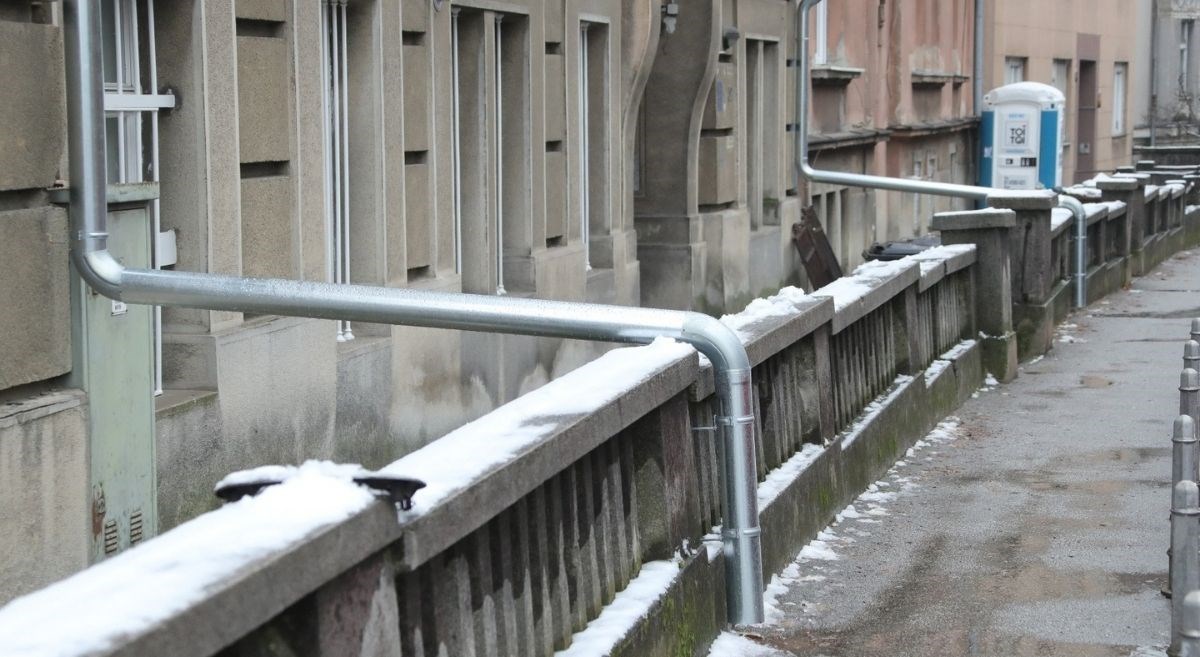 Ovo su novi žljebovi na jednoj zgradi u Zagrebu: "To su radili Pat i Mat"