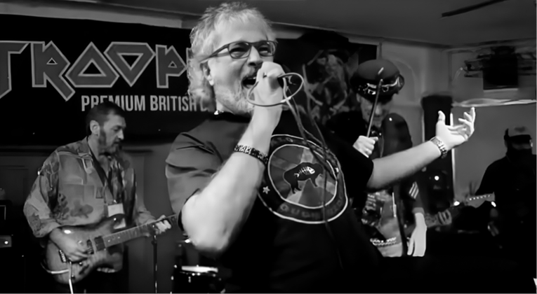 Preminuo je prvi vokal Iron Maidena