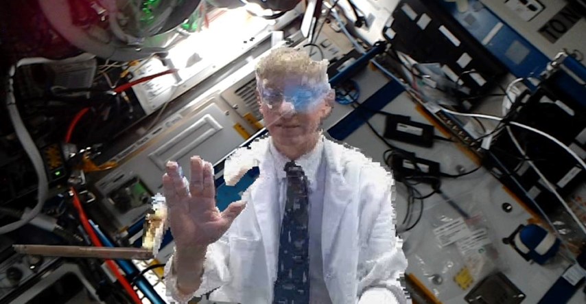 FOTO NASA na ISS "teleportirala" hologram doktora