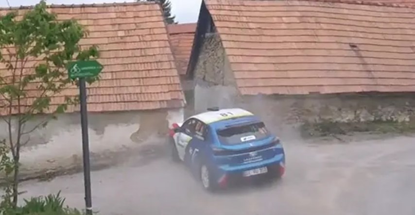 Pojavila se snimka s WRC-a u Hrvatskoj. Zabio se u kuću, gledatelji mu pomogli