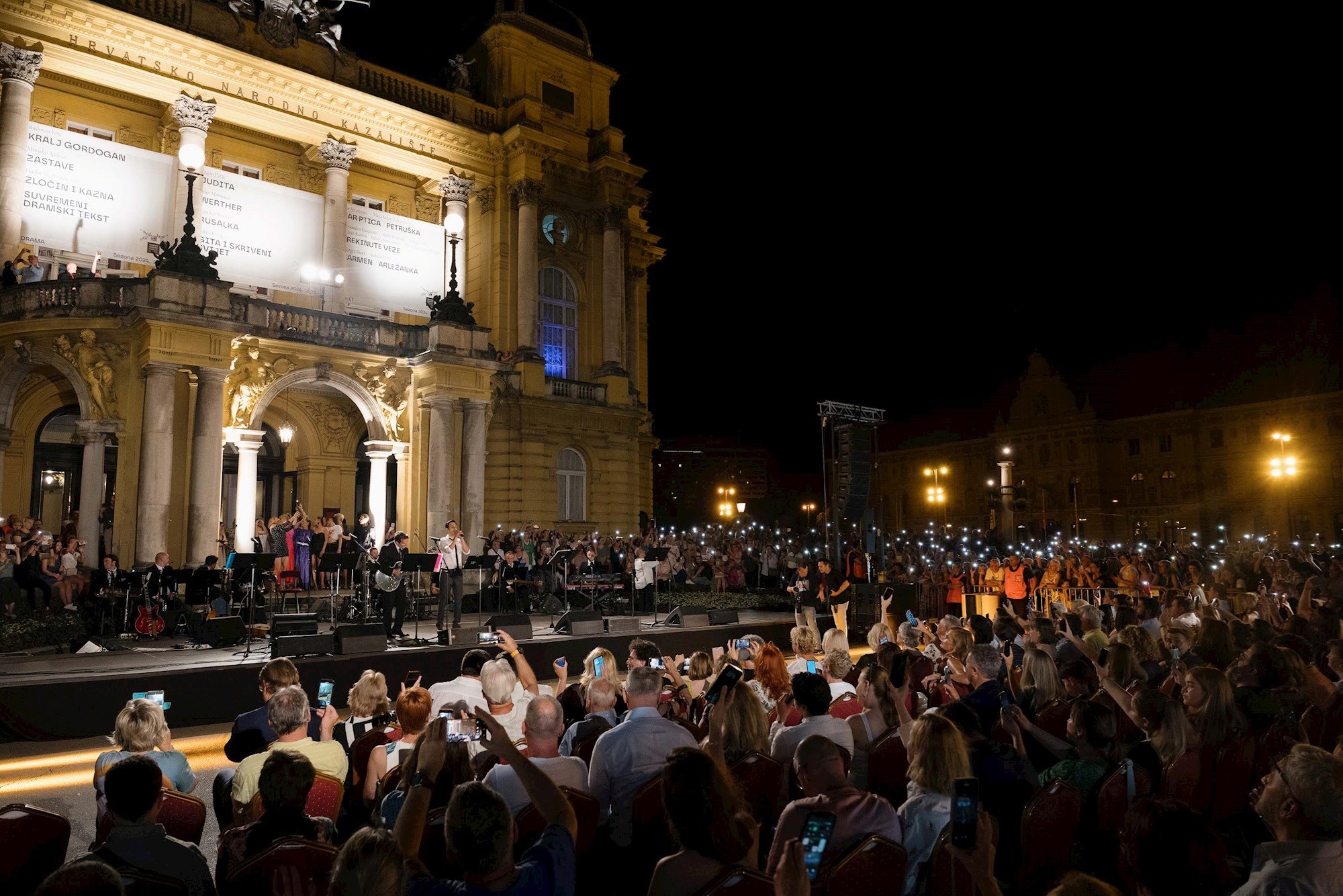Dok Thompsonovi fanovi partijaju u centru, koncert ispred HNK-a otkazan zbog kiše