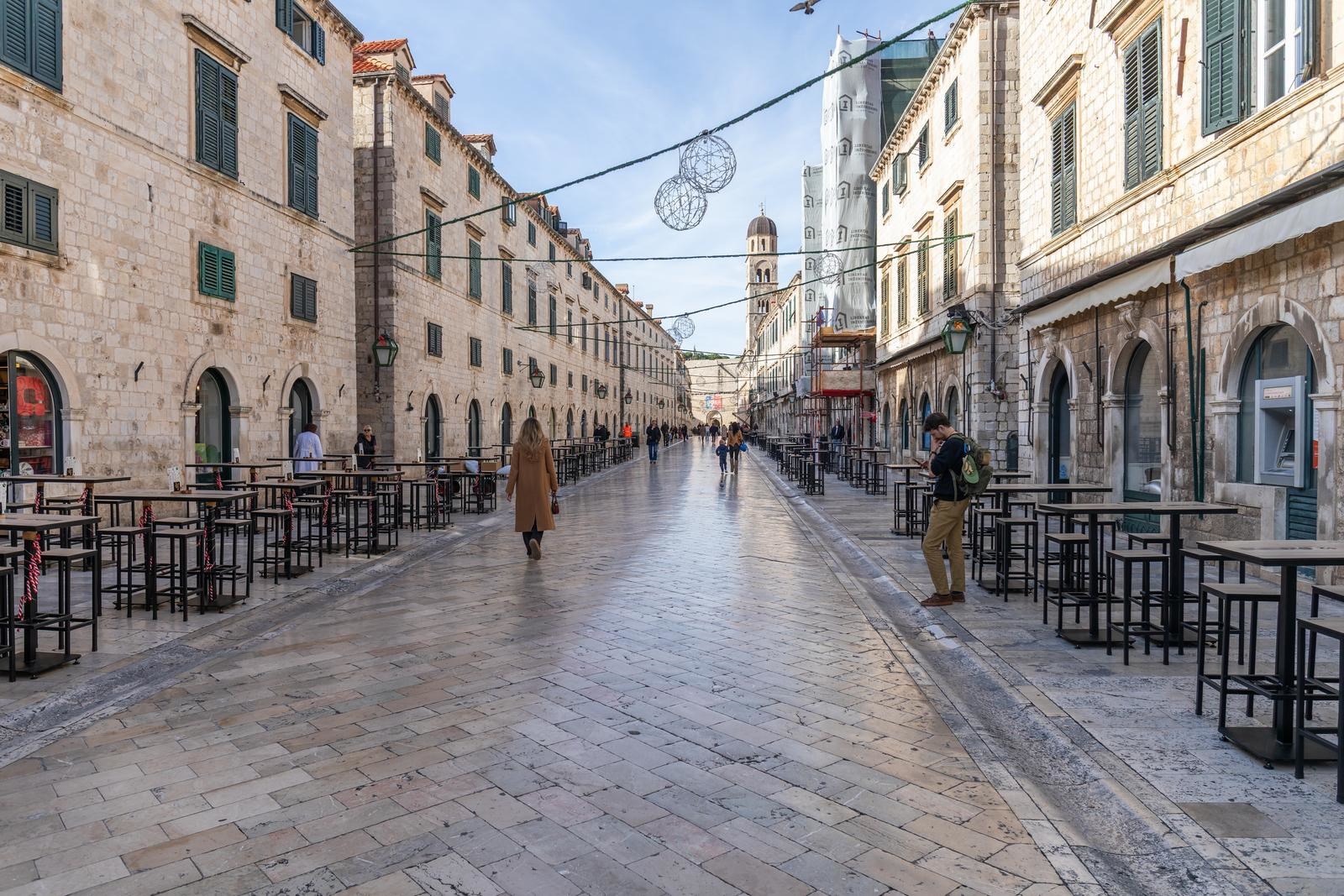 FOTO Stradun prvi put bez kućica tijekom Adventa u Dubrovniku