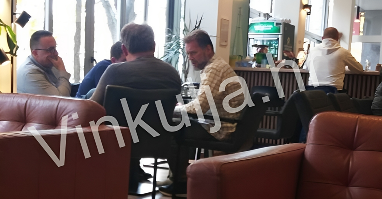 FOTO Banožić se pojavio u javnosti prvi put nakon nesreće, sjedi u kafiću