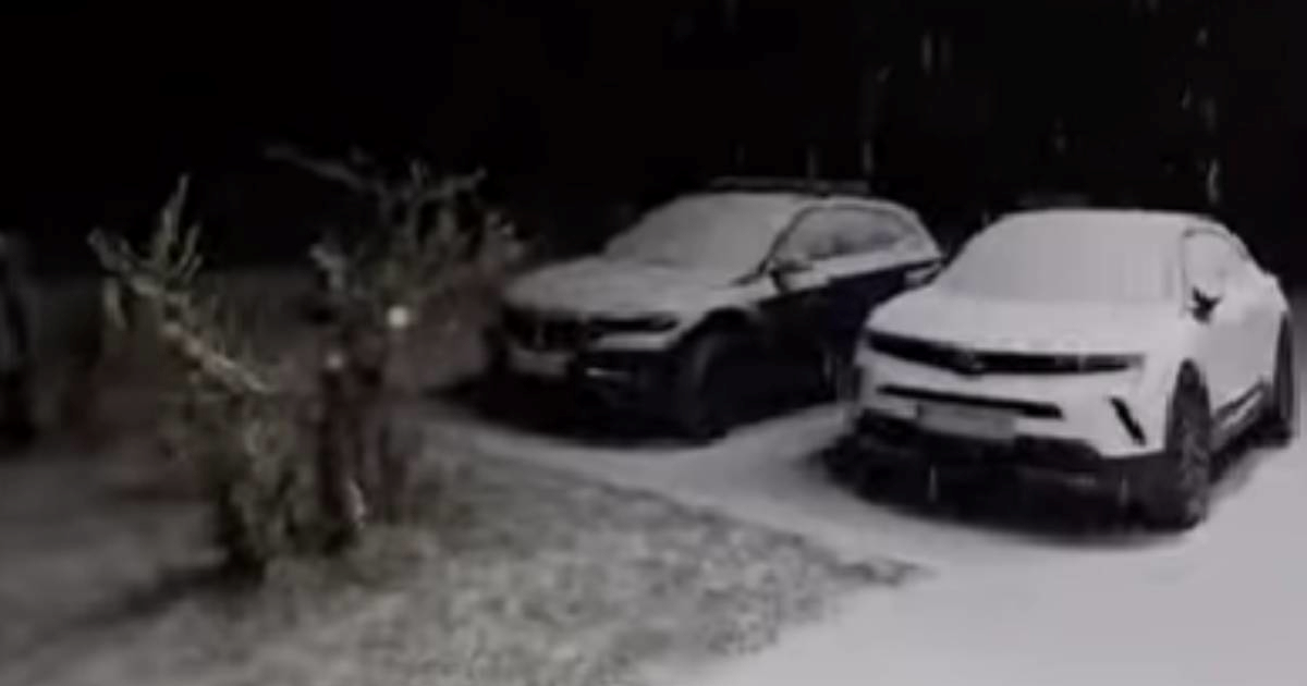 VIDEO U Dalmaciji pada snijeg