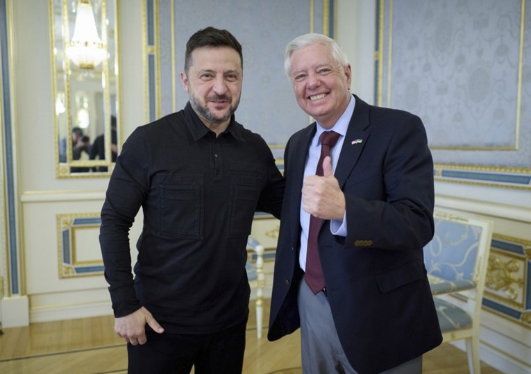 Senator blizak Trumpu sastao se sa Zelenskim: "SAD priprema nove sankcije Rusiji"
