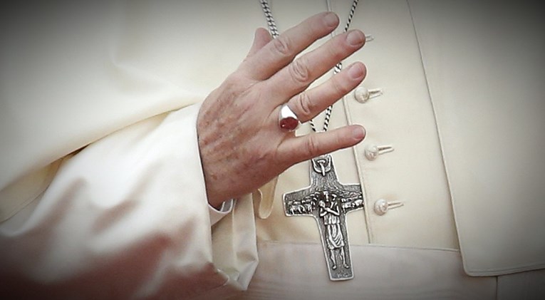 Poljska Crkva mora platiti odštetu ministrantu kojeg je svećenik silovao