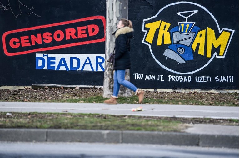 U Zagrebu netko posvetio grafit Tramu 11, pogledajte što piše