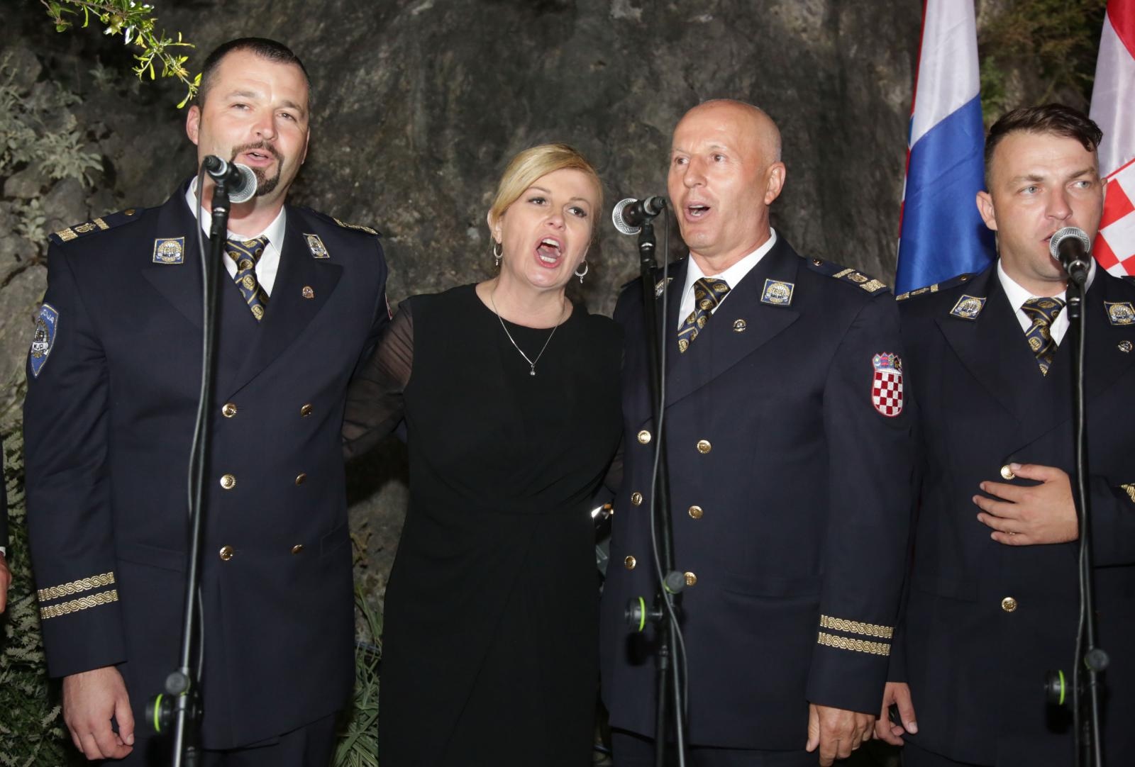 Treba li ukinuti proslavu Dana pobjede u Kninu?