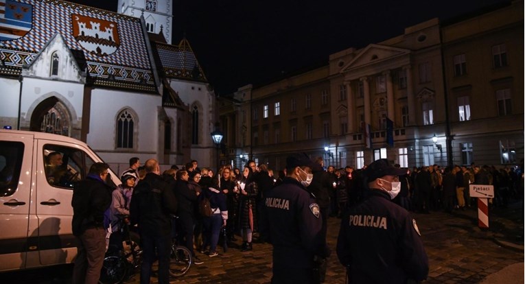 VIDEO Prosvjed pred saborom i vladom zbog covid-potvrda, stigla i policija