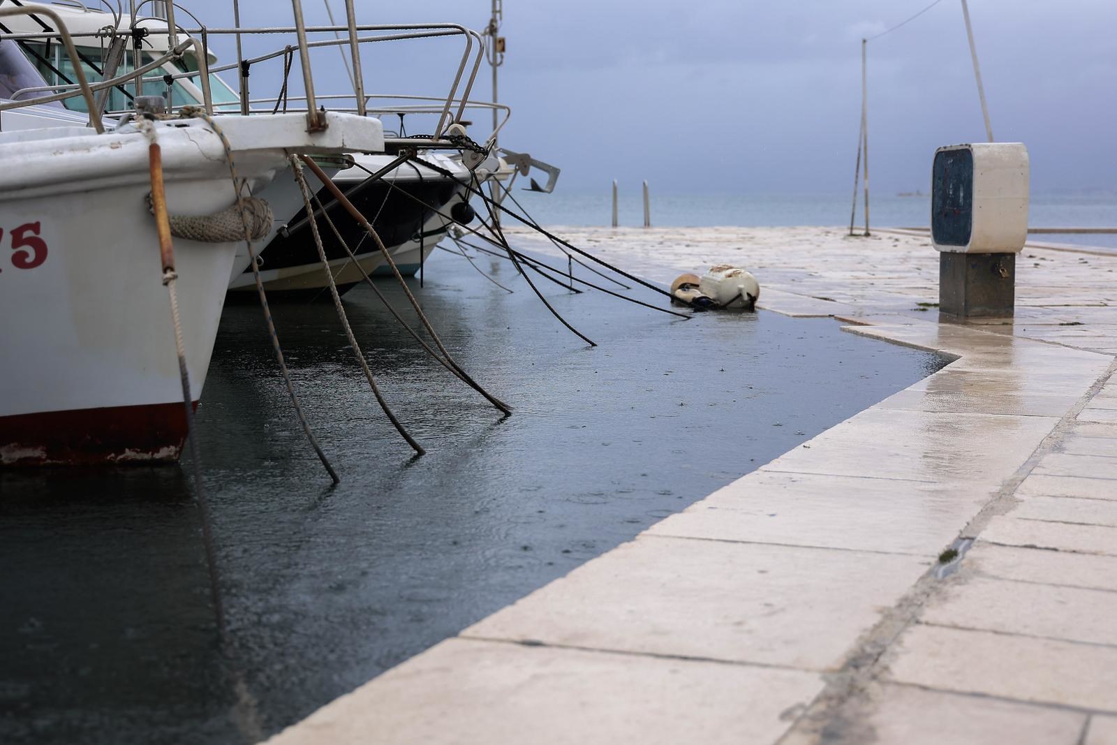 Nestabilno vrijeme uz kišu i grmljavinu, na Jadranu i olujno jugo