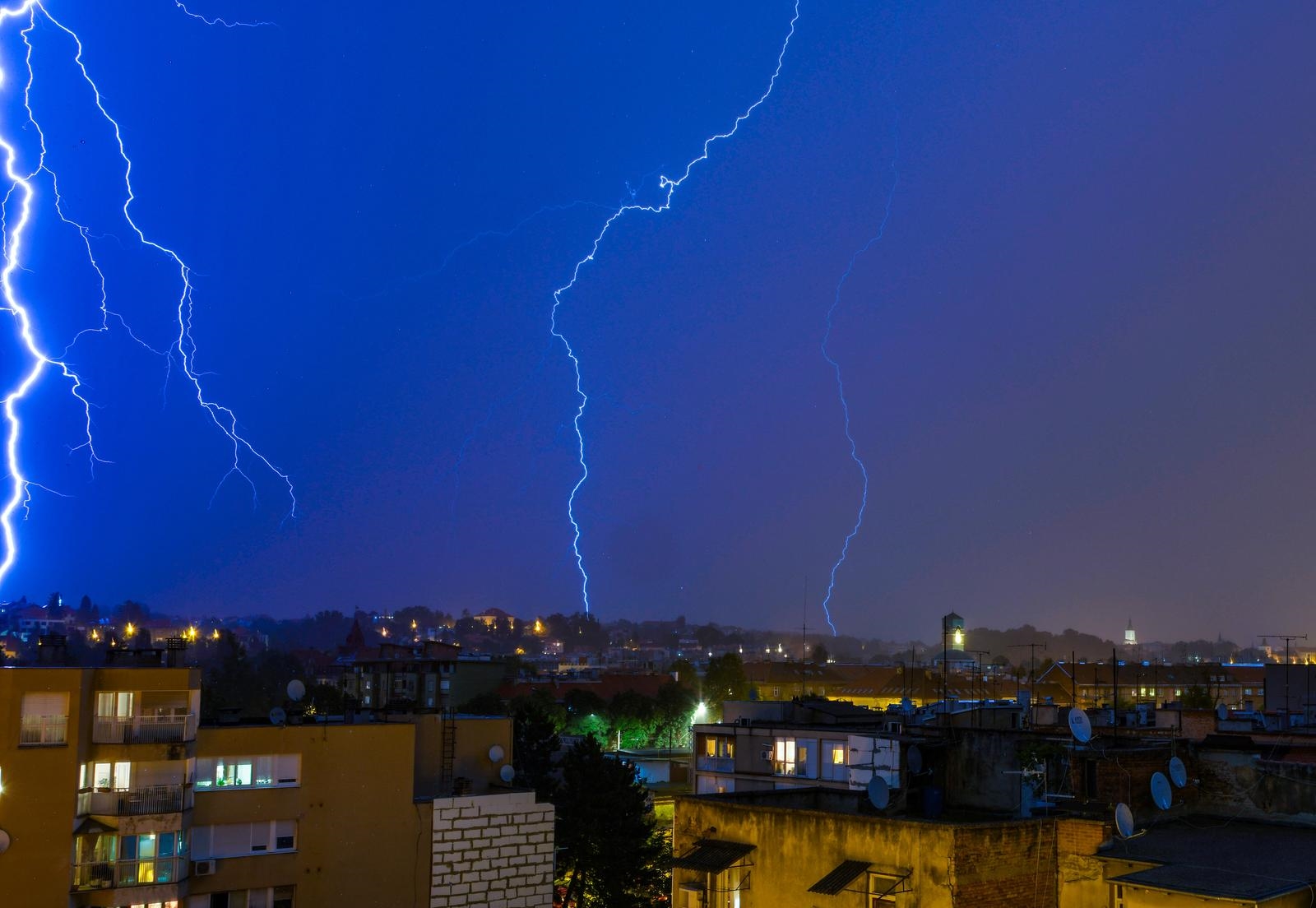 Noćas mogući novi pljuskovi i nevrijeme, potom jača promjena. HT izdao upozorenje
