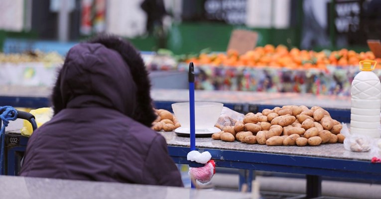 Pogledajte ponudu i cijene voća i povrća na splitskoj tržnici