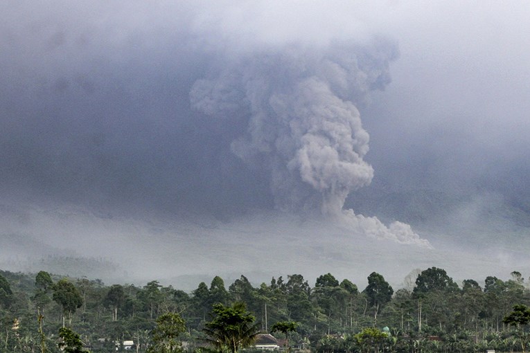 Eruptirao vulkan u Indoneziji