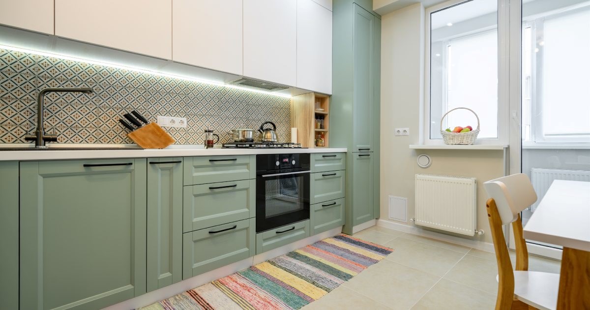 Genijalan dodatak za kuhinjske ormariće koji štedi prostor i novac