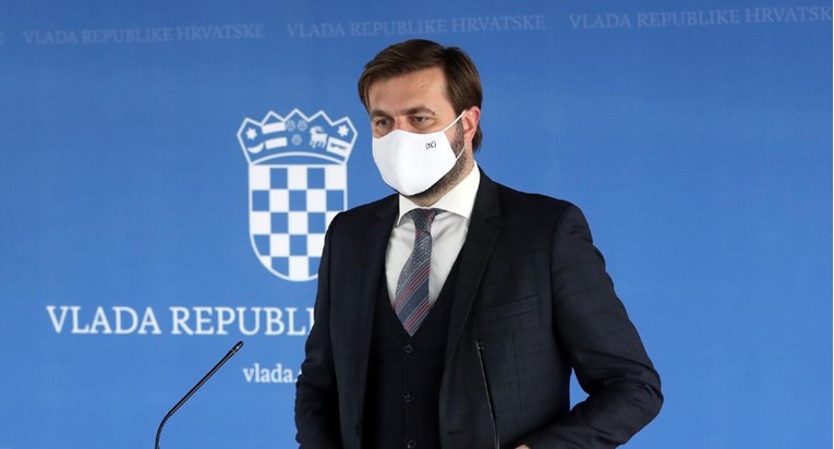 Ćorić na masku stavio poruku zbog koje je bio sprdnja na Twitteru