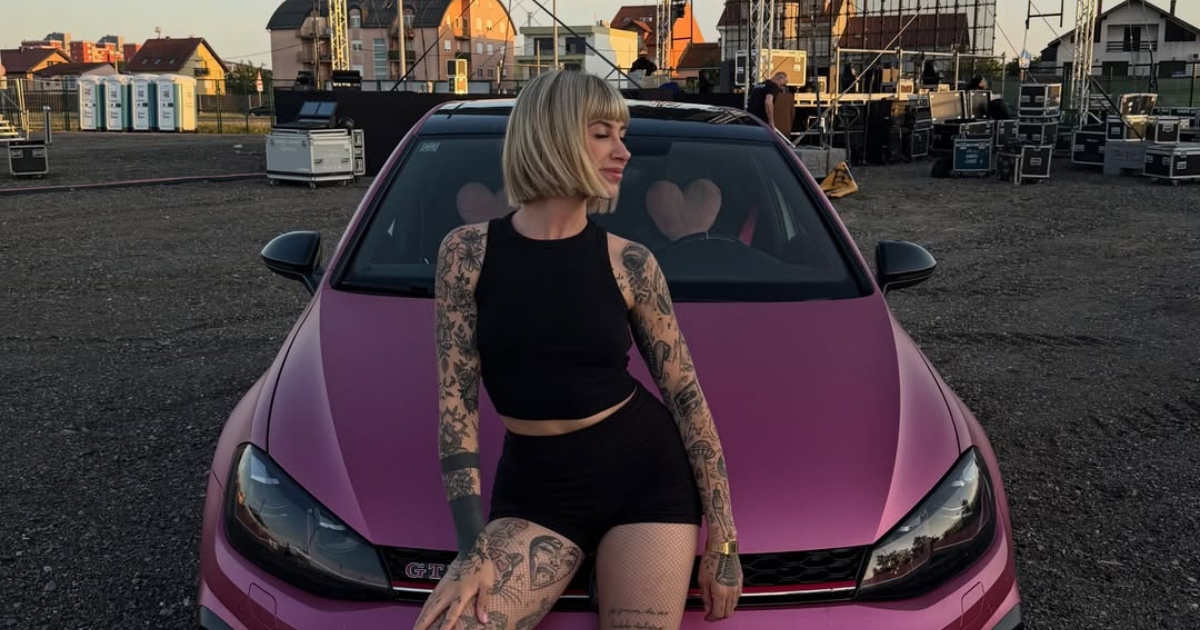 Stela Rade poklonila ružičasti auto obožavateljici na koncertu