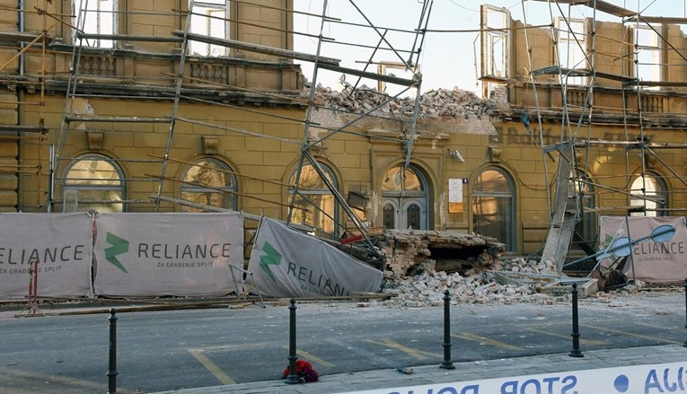 U Sisku se urušio komad zgrade. Radniku se bore za život, objavljeni detalji