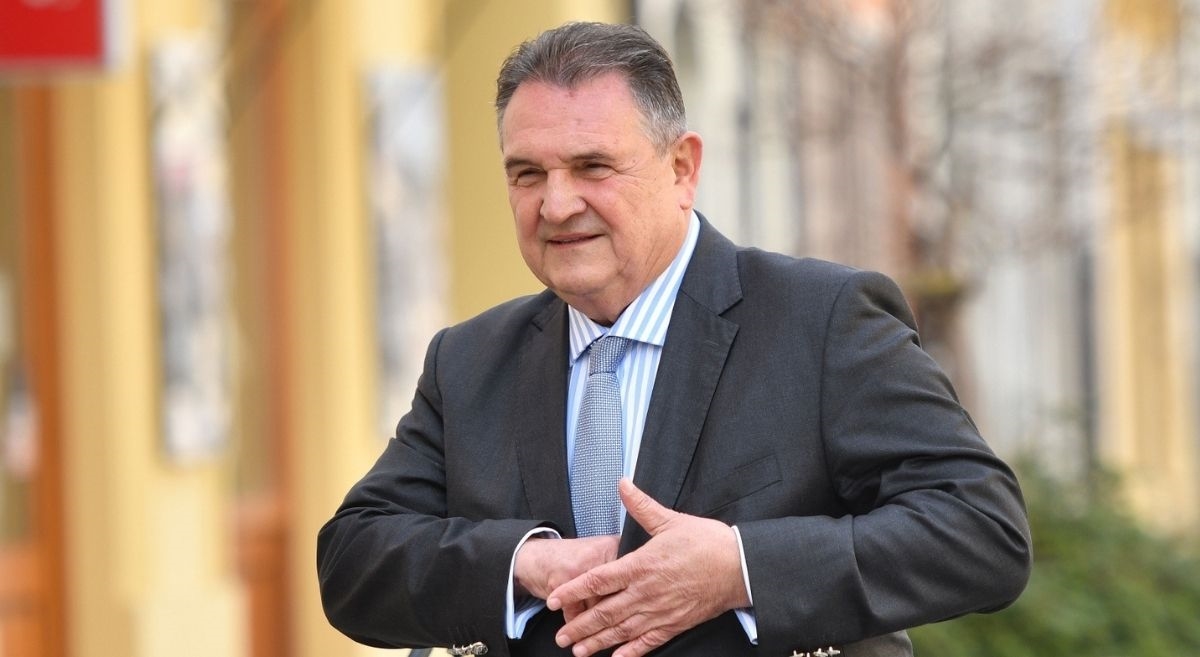 Čačić brani Dumbovića: Konkurenti napadaju i to je njihovo pravo