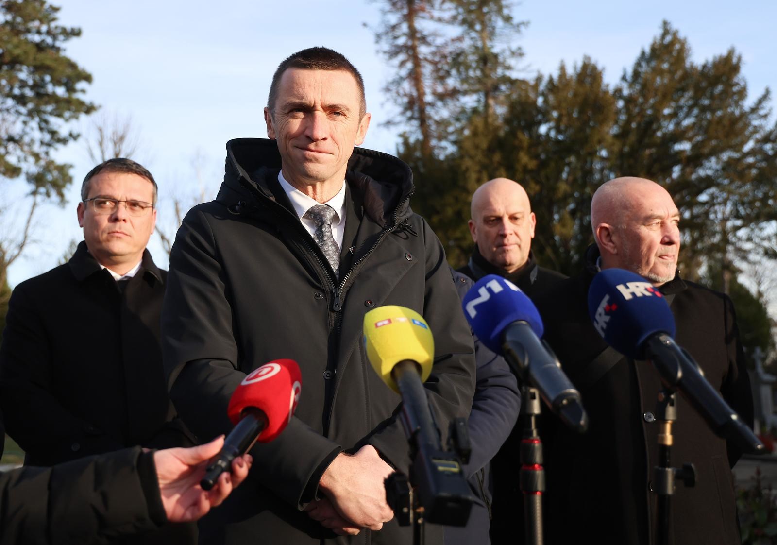 Penava: Smetaju molitelji? Onda i gejeve treba u šumu da ne iritiraju većinu naroda