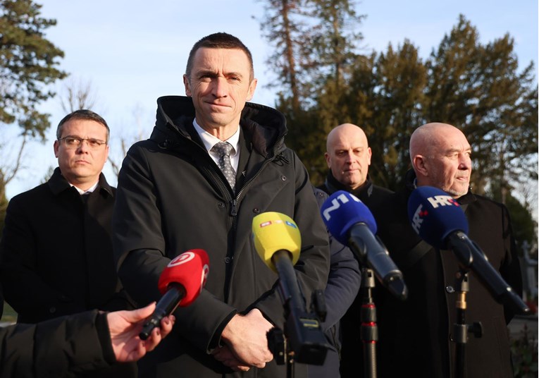 Penava: Smetaju molitelji? Onda i gejeve treba u šumu da ne iritiraju većinu naroda