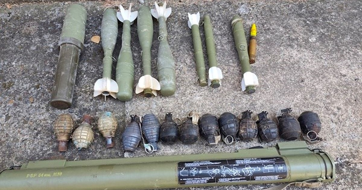 FOTO Čovjek u Slavoniji čistio zgradu pa pronašao arsenal oružja