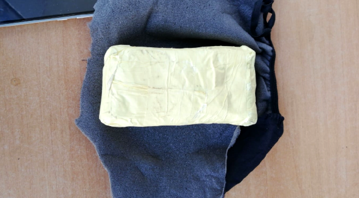 Kolumbijac uhićen u Španjolskoj, ispod tupea je skrivao pola kile kokaina
