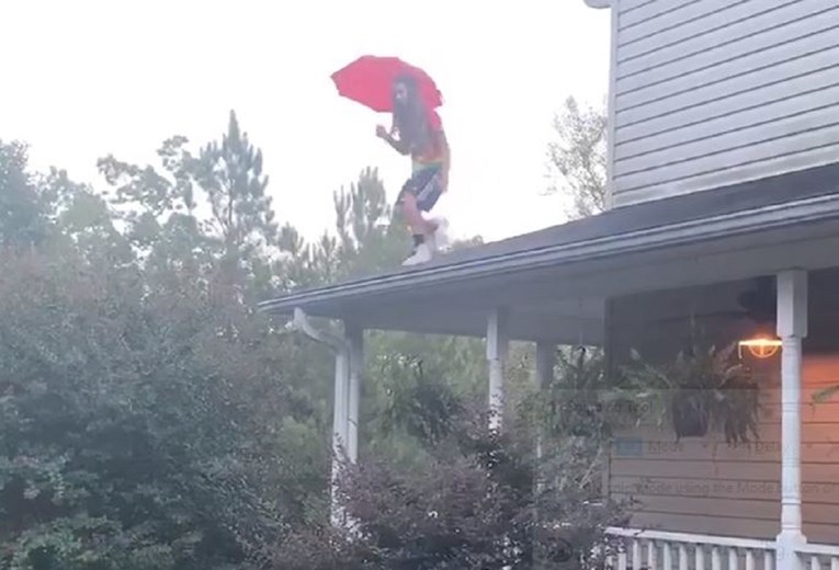 VIDEO Glupan skočio s krova pa slomio nogu: "Skačem s krova poput Marry Poppins"