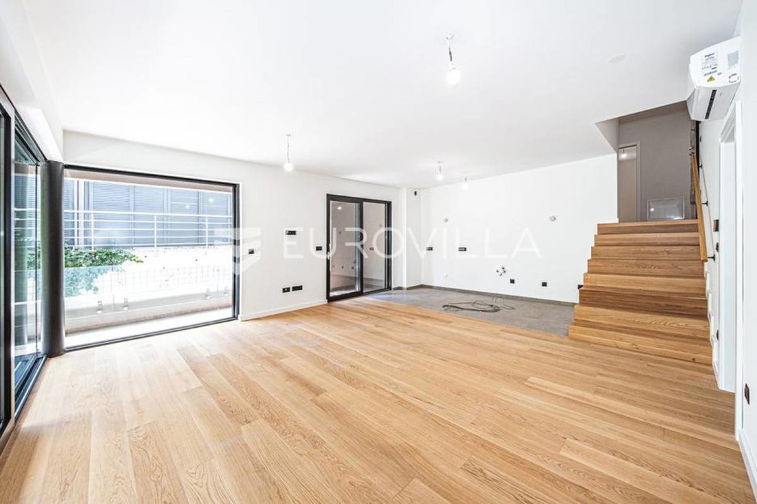 U mirnoj ulici u Zagrebu prodaje se stan od 145 m², ima vrt i tri spavaće sobe