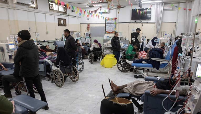 Britanija i Jordan iz zraka izbacili tone lijekova, goriva i hrane bolnici u Gazi