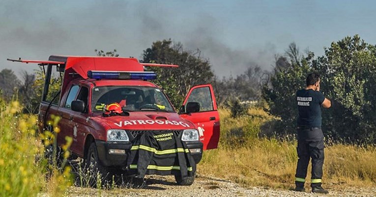 Novi požar na šibenskom području, više od 20 vatrogasaca na terenu