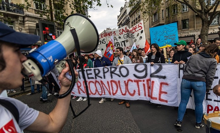 Stotine tisuća ljudi prosvjedovale u Francuskoj za Prvi maj