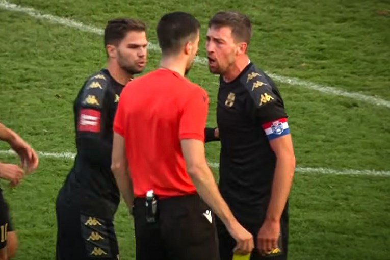VIDEO Maloča se unio sucu u lice i urlao na njega. Dobio je crveni karton