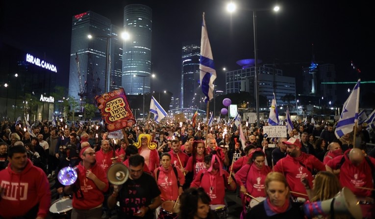 Preko 100.000 Izraelaca prosvjedovalo protiv vlade: "Netanyahu je kriminalac"