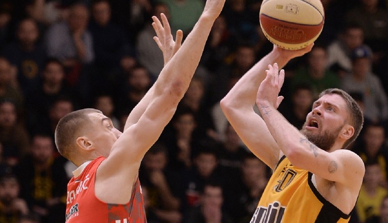 Vodeća Crvena zvezda se namučila na Gripama protiv Splita